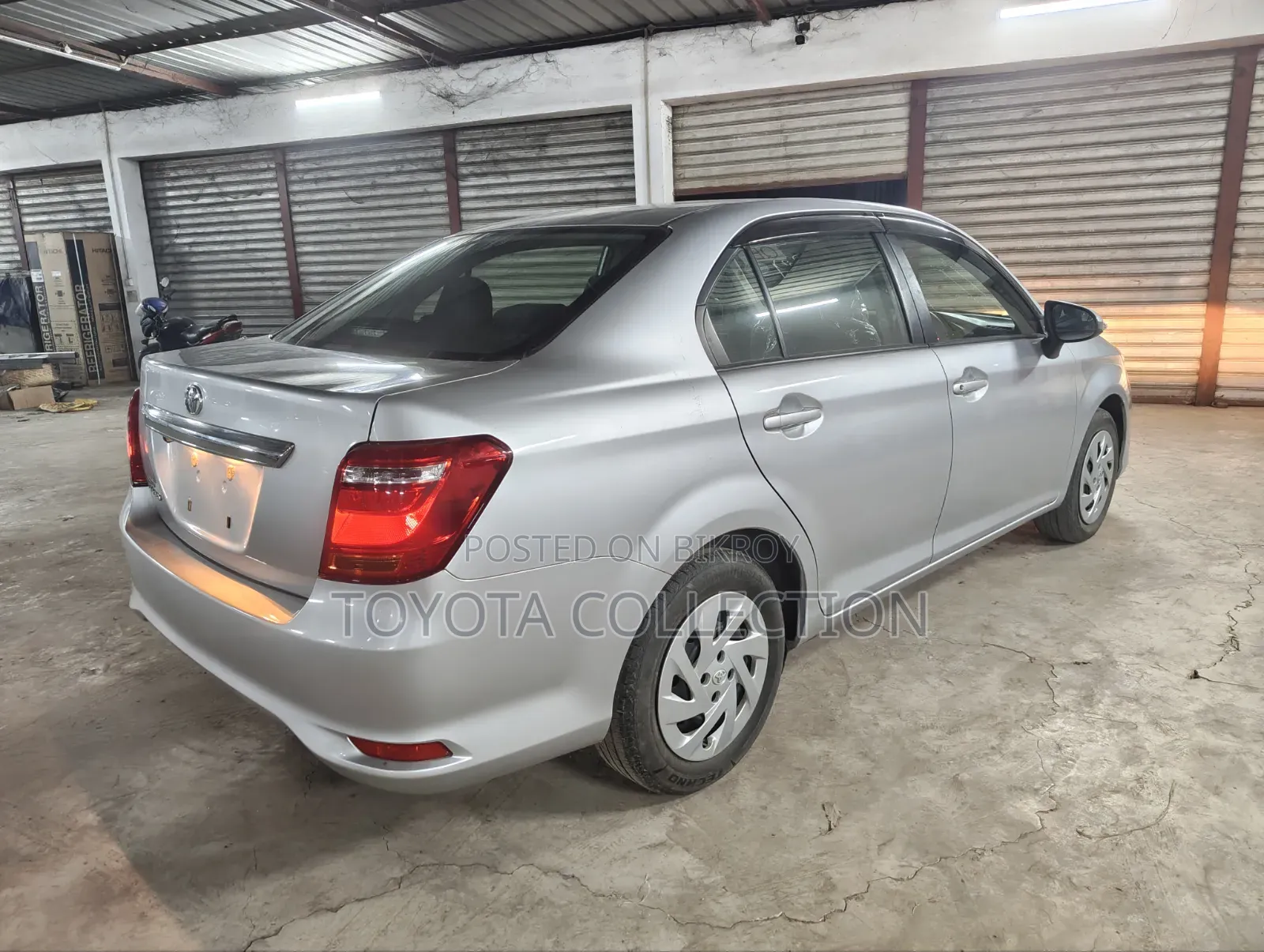 টয়োটা এক্সিও ২০২১ সিলভার