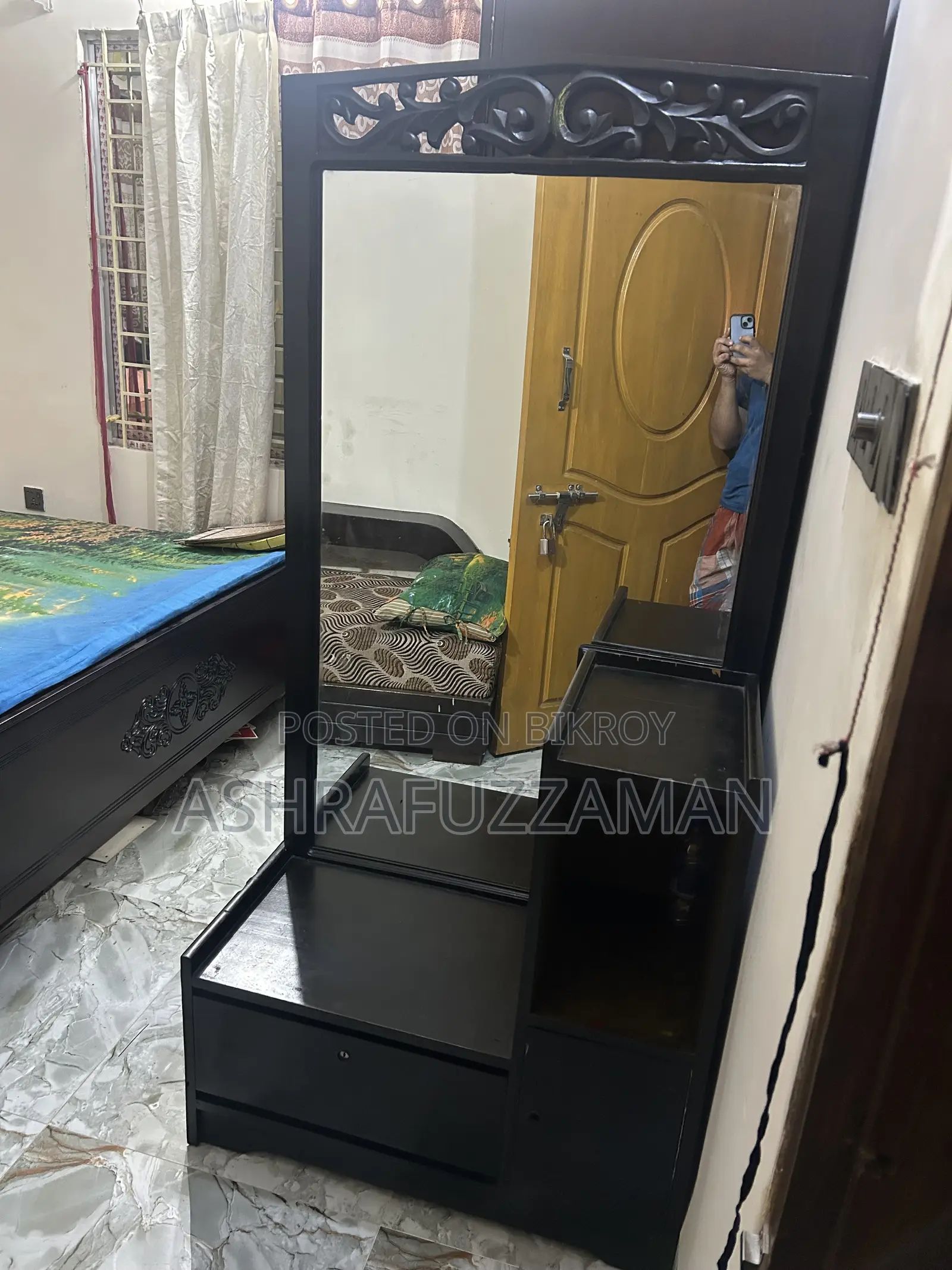 A Premium Quality Wooden Dressing Table for Sale