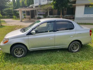 Toyota Platz 1.0 Front-Wheel Drive 2001 Silver
