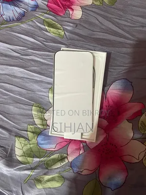 নতুন অ্যাপল আইফোন ১৬ ১২৮ জিবি সাদা