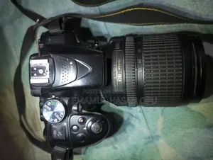 Nikon D5200 DSLR Camera