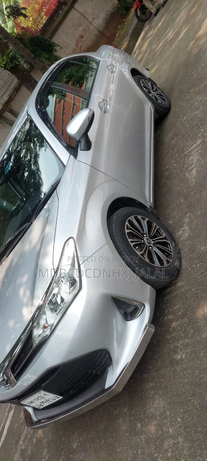 টয়োটা এক্সিও ২০২৪ রূপালী