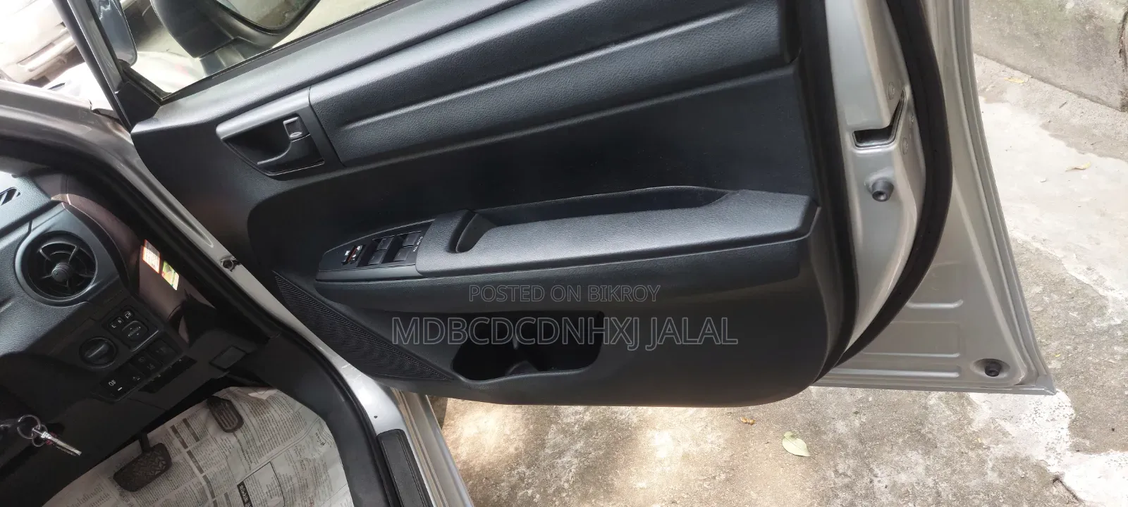 টয়োটা এক্সিও ২০২৪ রূপালী