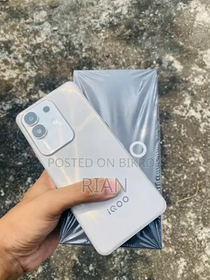 iQOO Z10x 128 GB Silver
