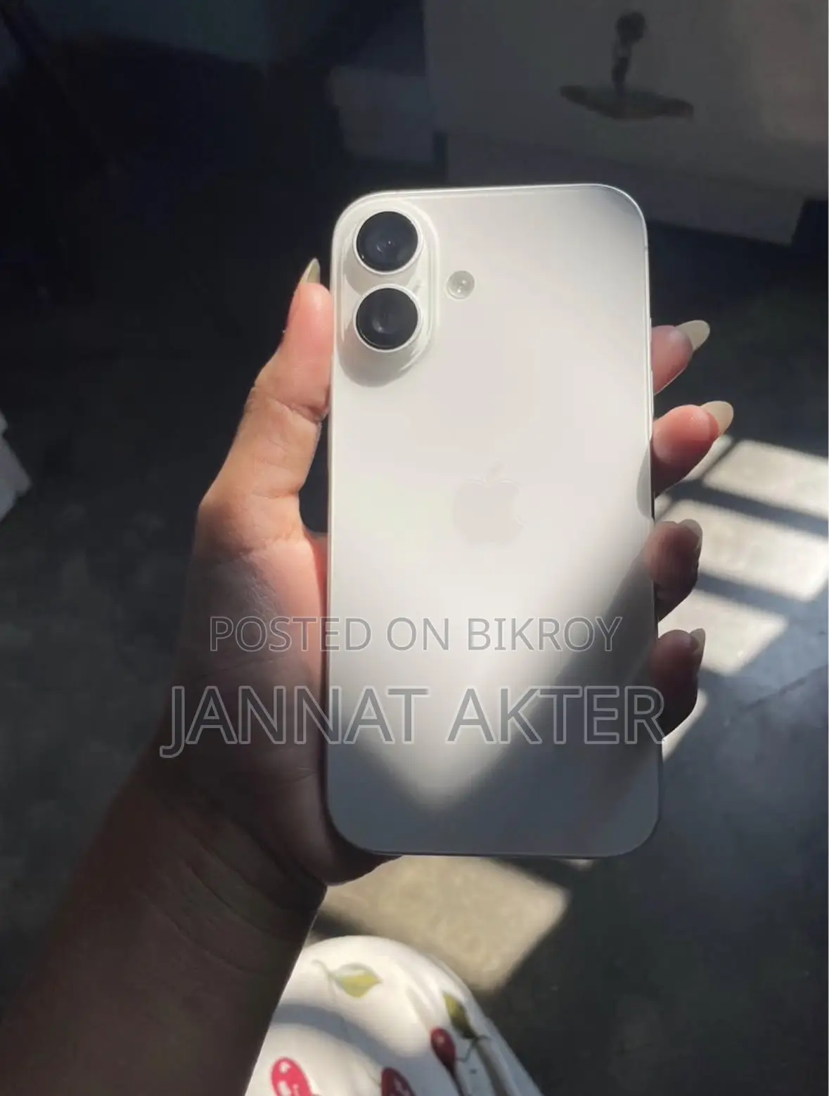অ্যাপল আইফোন ১৬ ১২৮ জিবি হোয়াইট