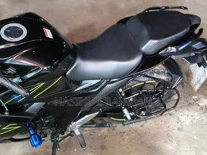 সুজুকি জিক্সার এসএফ ২০২৬ কালো