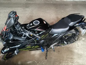 সুজুকি জিক্সার এসএফ ২০২৬ কালো