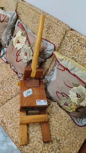 বড় সাইজের মেহগনি কাঠের রুটি বেলার মেশিন সেল হবে