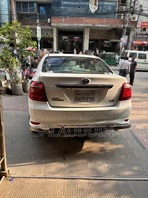 টয়োটা অ্যাক্সিও ২০১৬ হোয়াইট