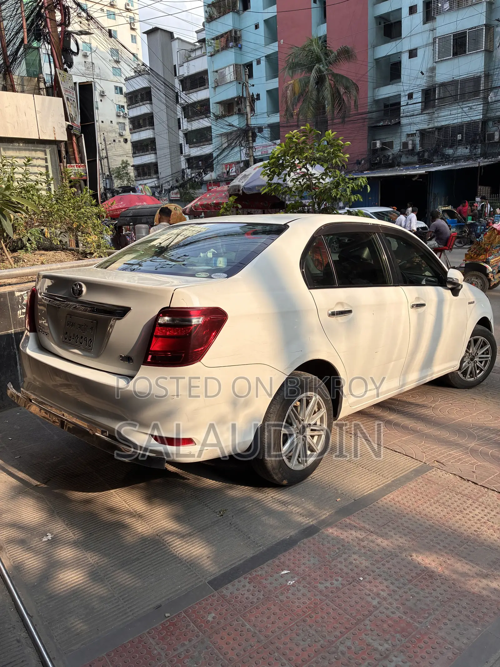 টয়োটা অ্যাক্সিও ২০১৬ হোয়াইট