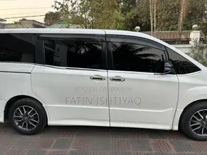 Toyota Noah 2014 Pearl