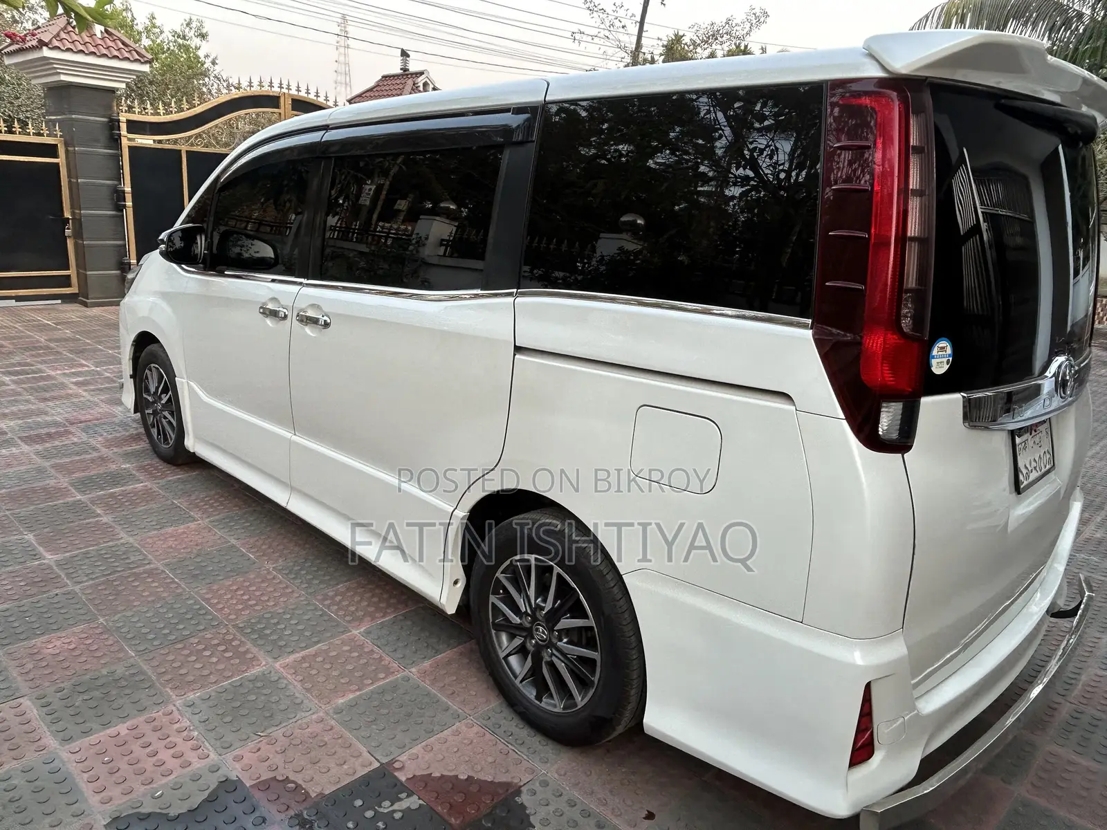 Toyota Noah 2014 Pearl