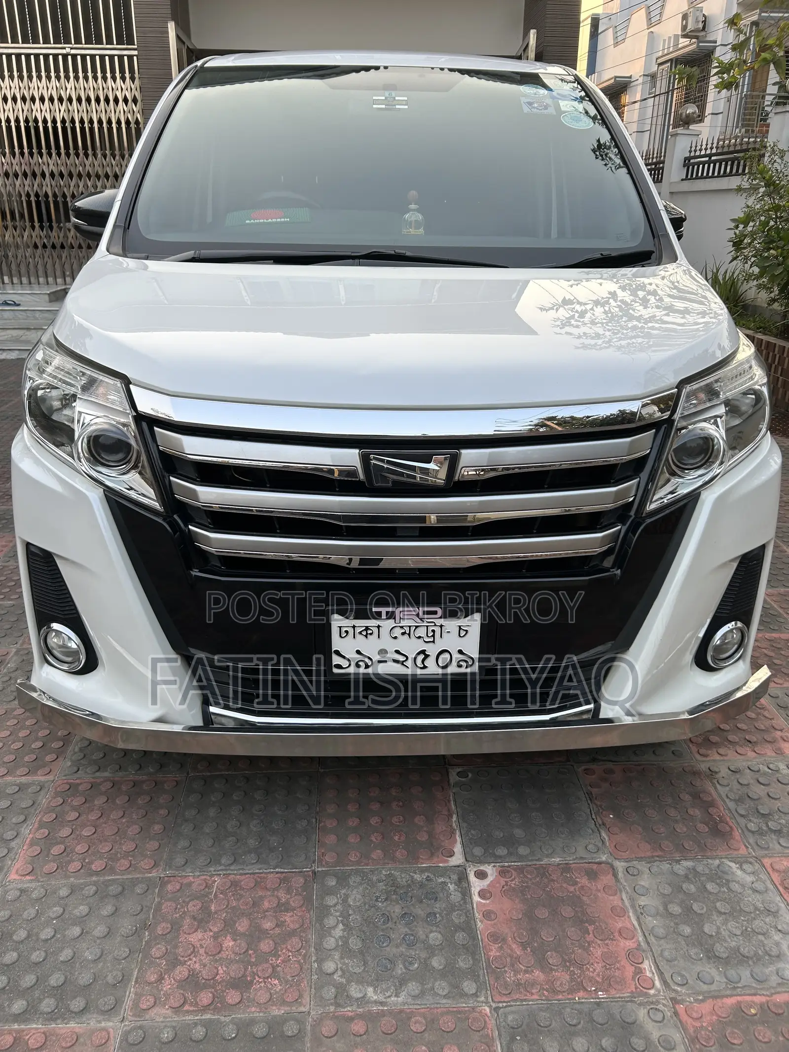 Toyota Noah 2014 Pearl