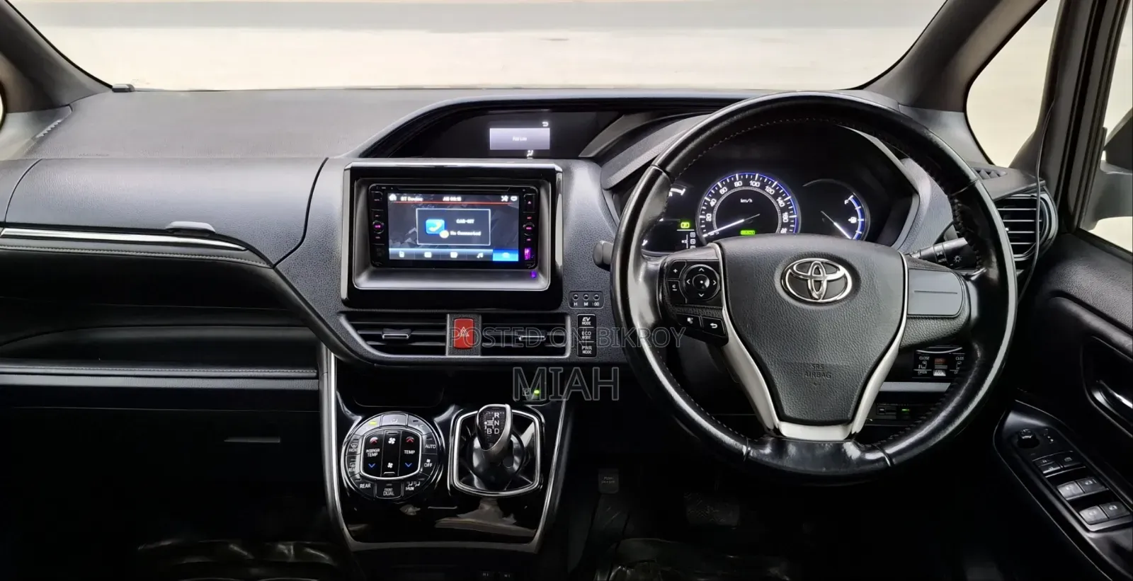 Toyota Esquire 1.8 Front-Wheel Drive Hybrid (7-seater) 2014 Black