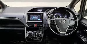 Toyota Esquire 1.8 FWD Hybrid (7 seater) 2014 Black