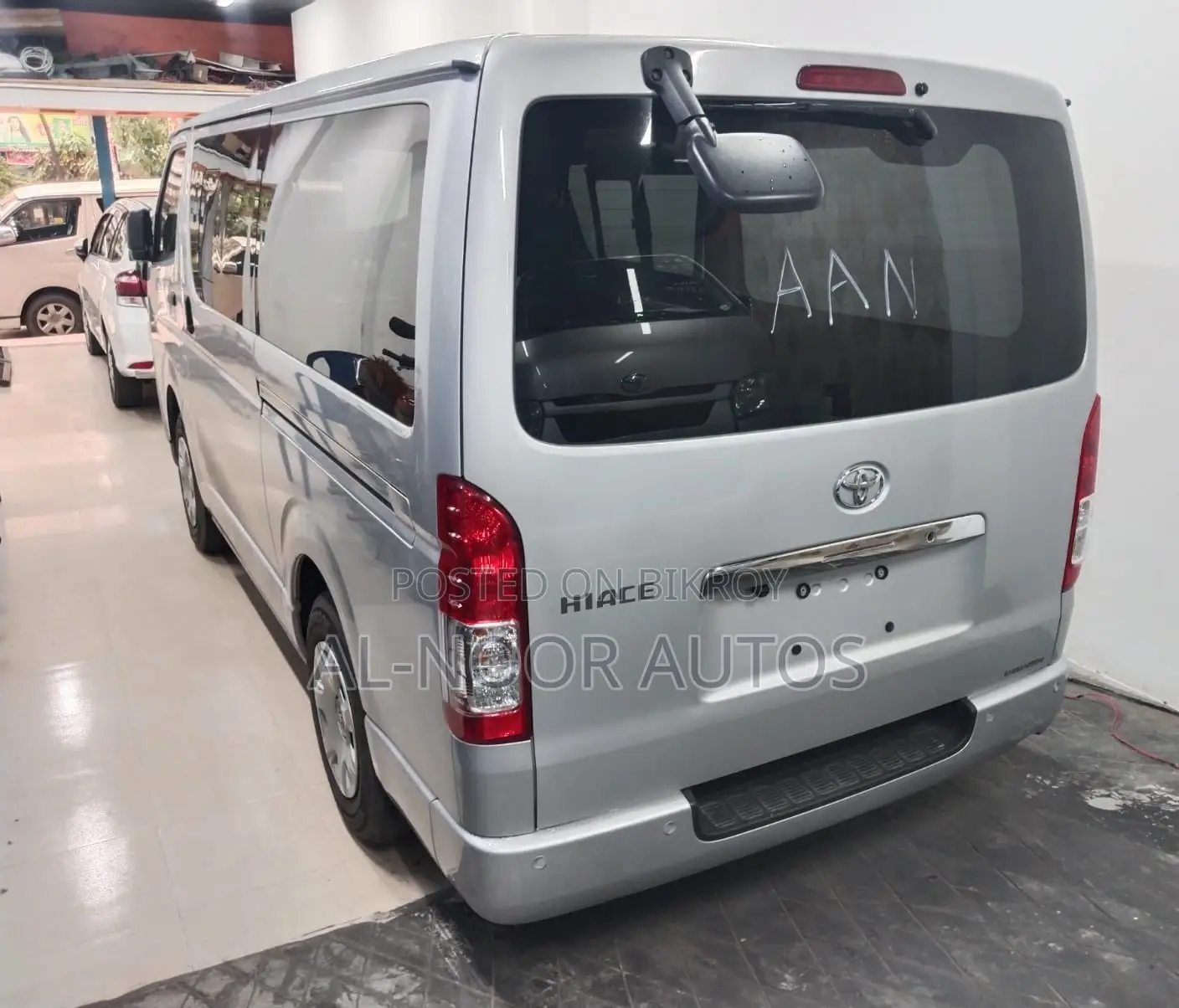 Toyota HiAce 2021 Silver
