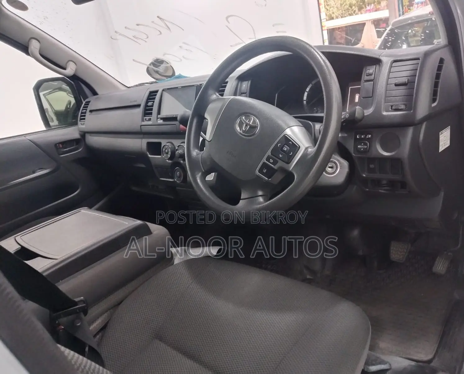 Toyota HiAce 2021 Silver