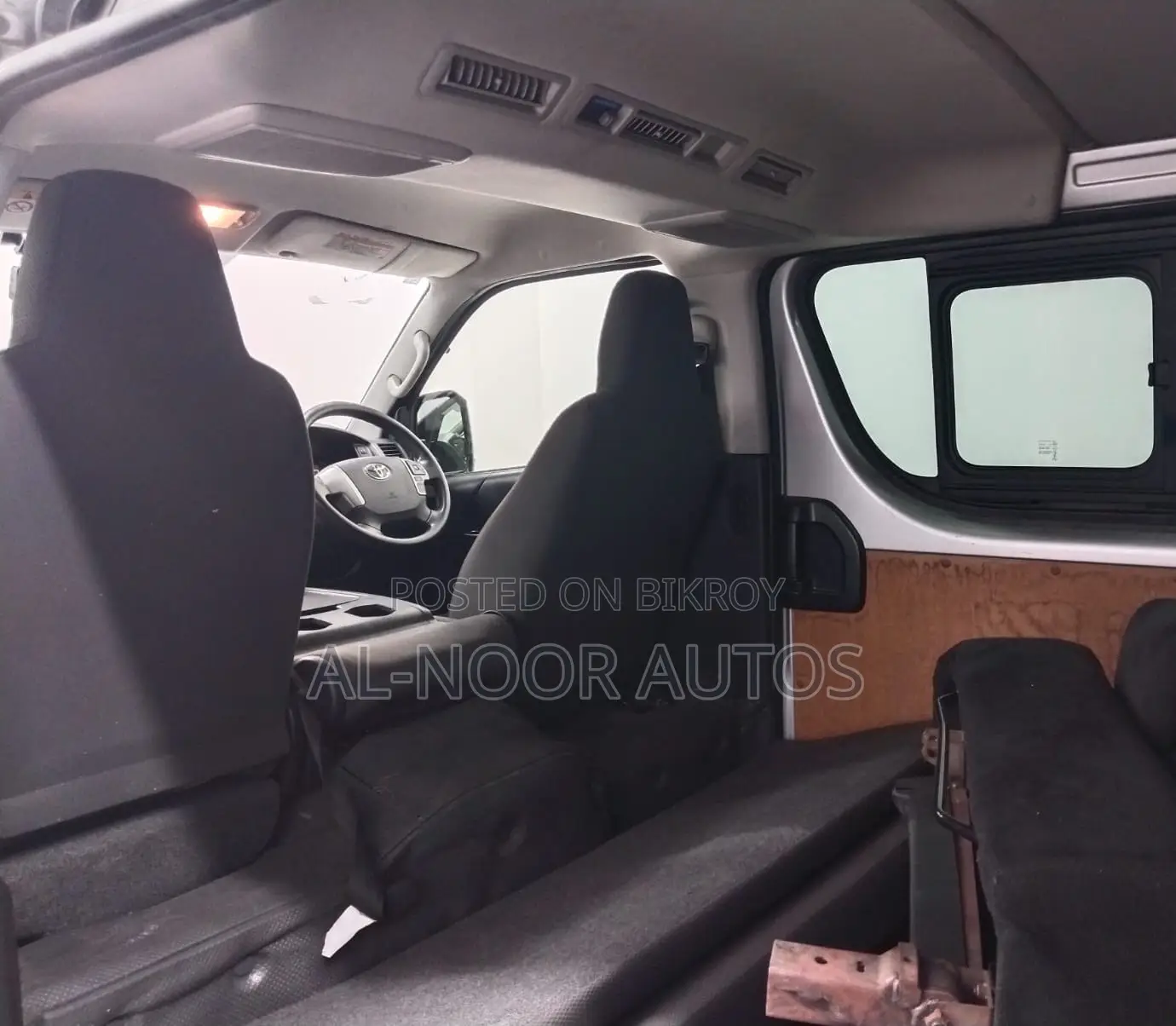 Toyota HiAce 2021 Silver