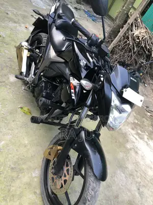 সুজুকি জিক্সার ২০২২ কালো