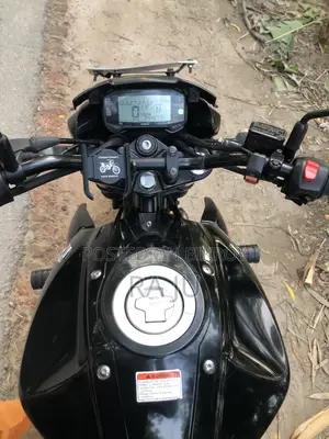 সুজুকি জিক্সার ২০২২ কালো