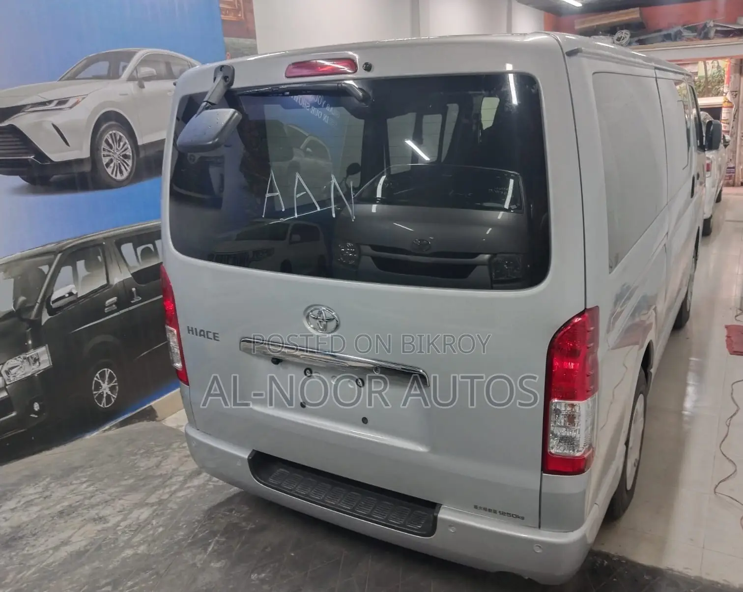 Toyota HiAce 2021 Silver