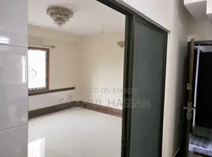 এস্কাটনে ৪ বেডরুমের অ্যাপার্টমেন্ট ভাড়ার জন্য