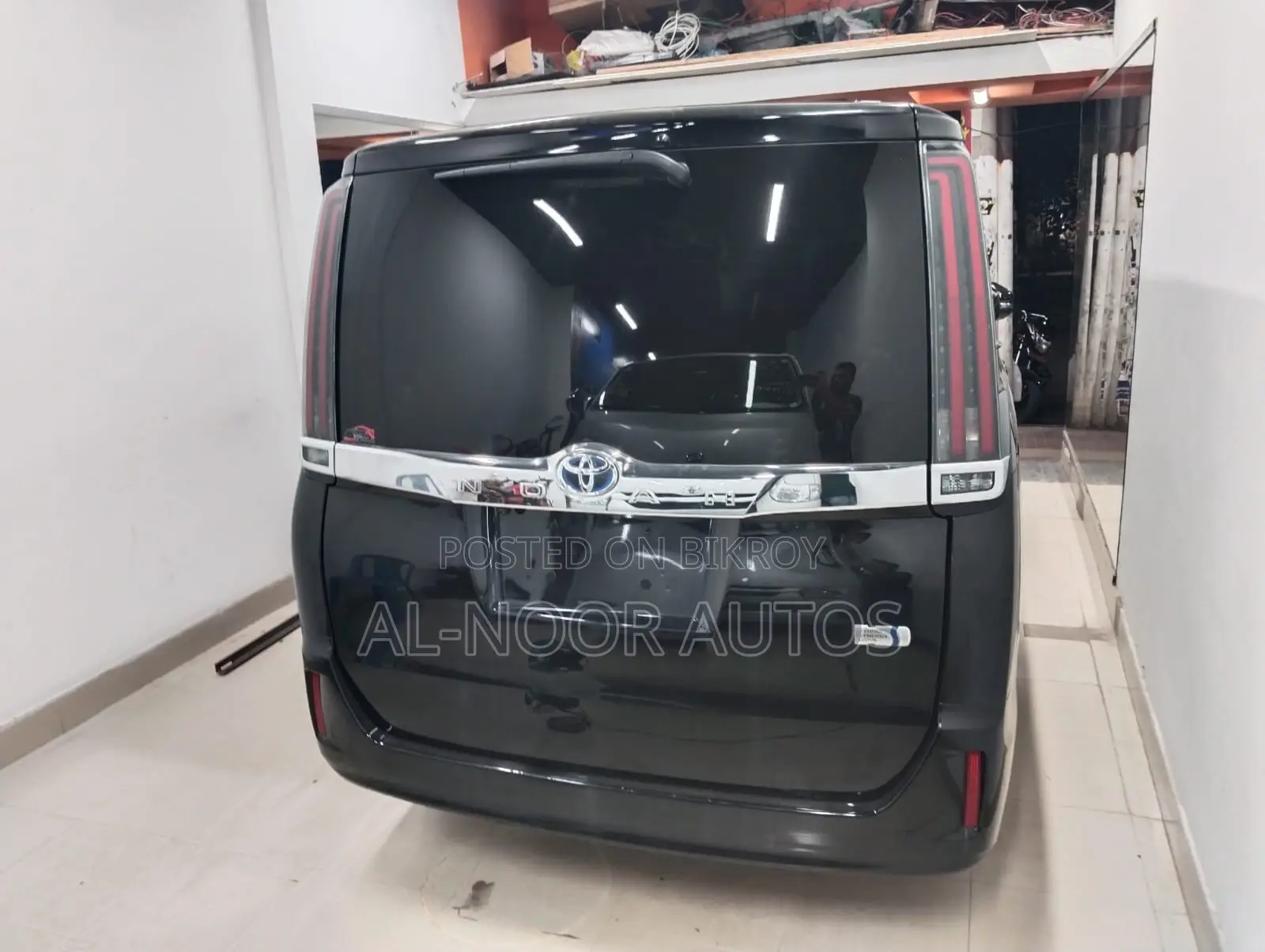 Toyota Noah 1.8 FWD Hybrid (7 seater) 2021 Black
