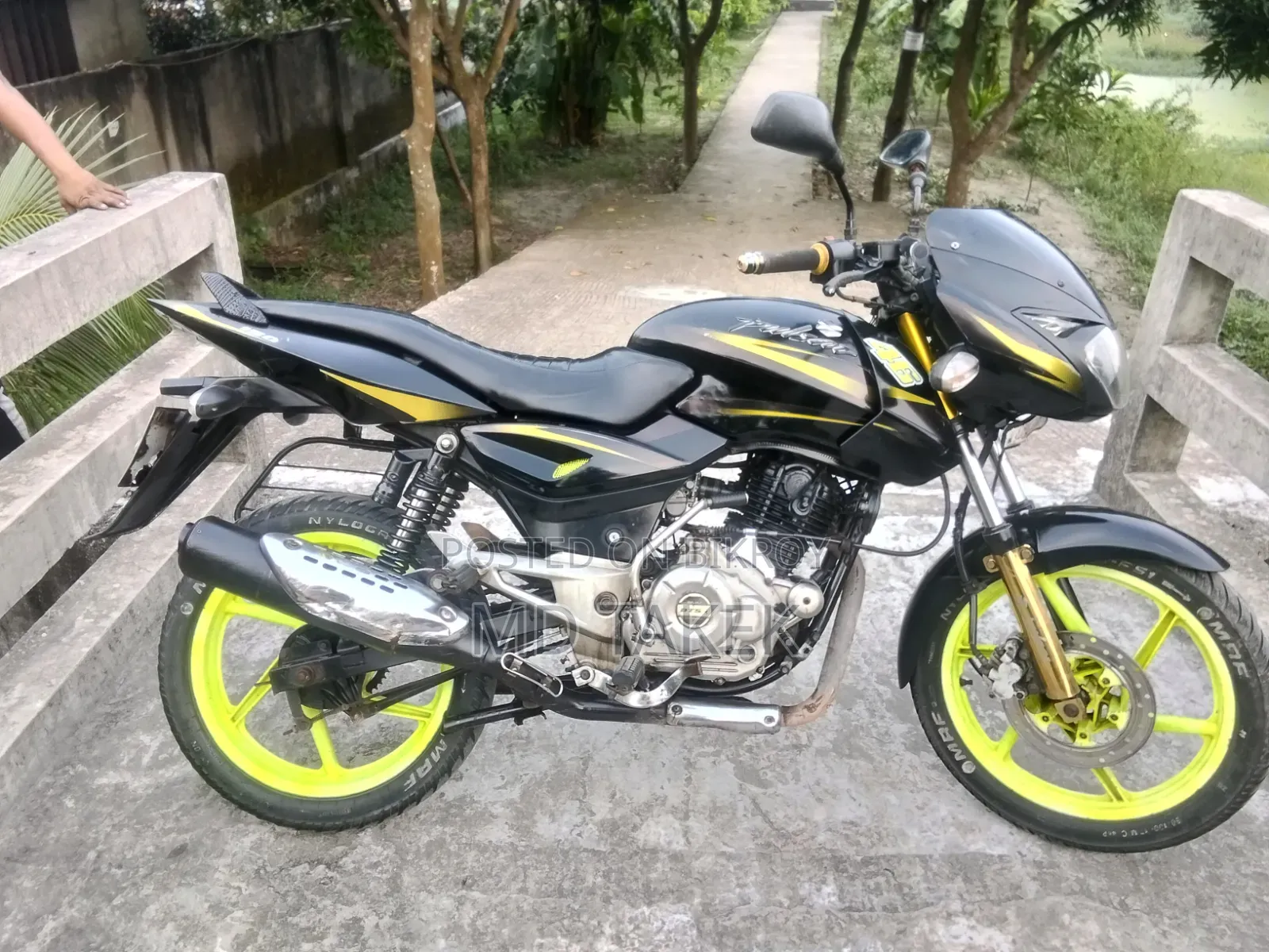 বাজাজ পালসার ১৫০ ২০১২ ব্ল্যাক