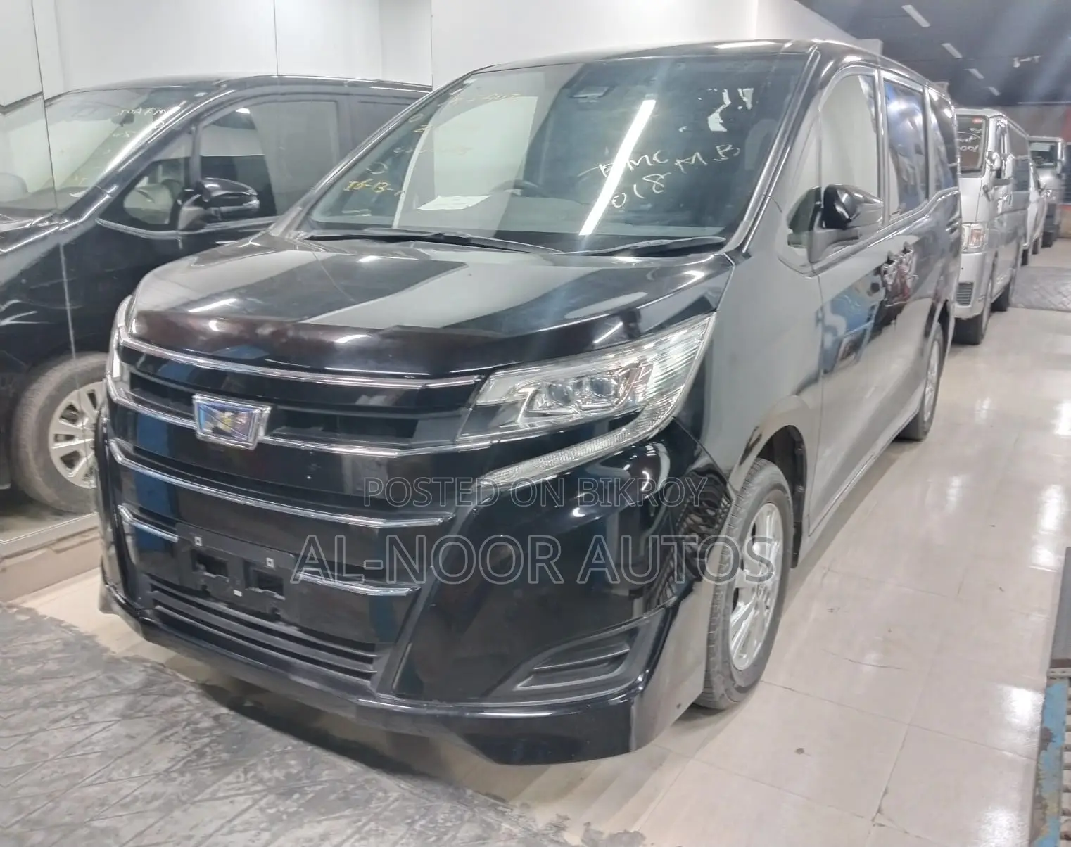Toyota Noah 1.8 FWD Hybrid (7 seater) 2021 Black