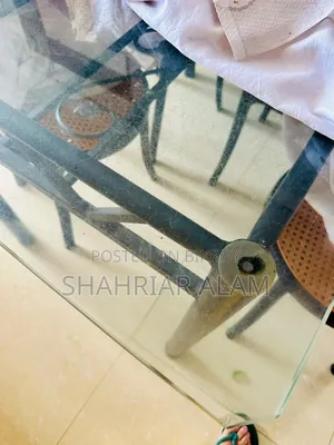 ডাইনিং টেবিল