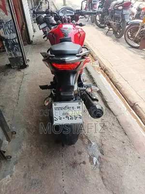 Hero Hunk ২০২৩ লাল