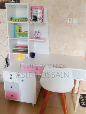 পড়ার টেবিল