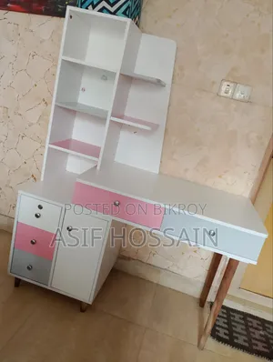 পড়ার টেবিল