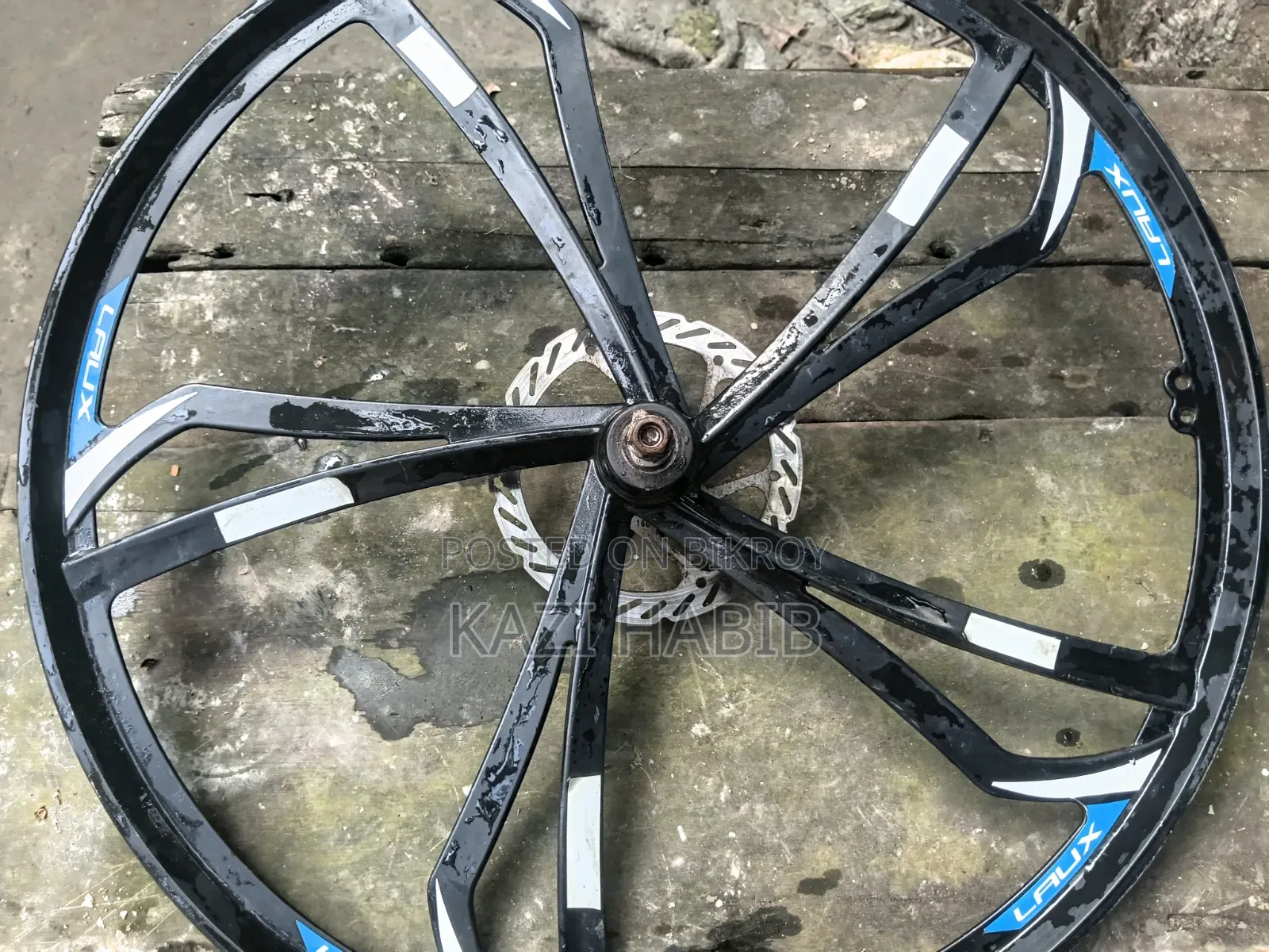 The front cycle rim is brand new.