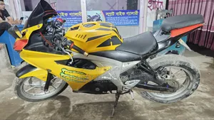 সুজুকি জিএসএক্স-আর ২০২১ হলুদ