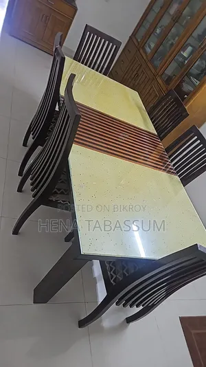 ডাইনিং টেবিল