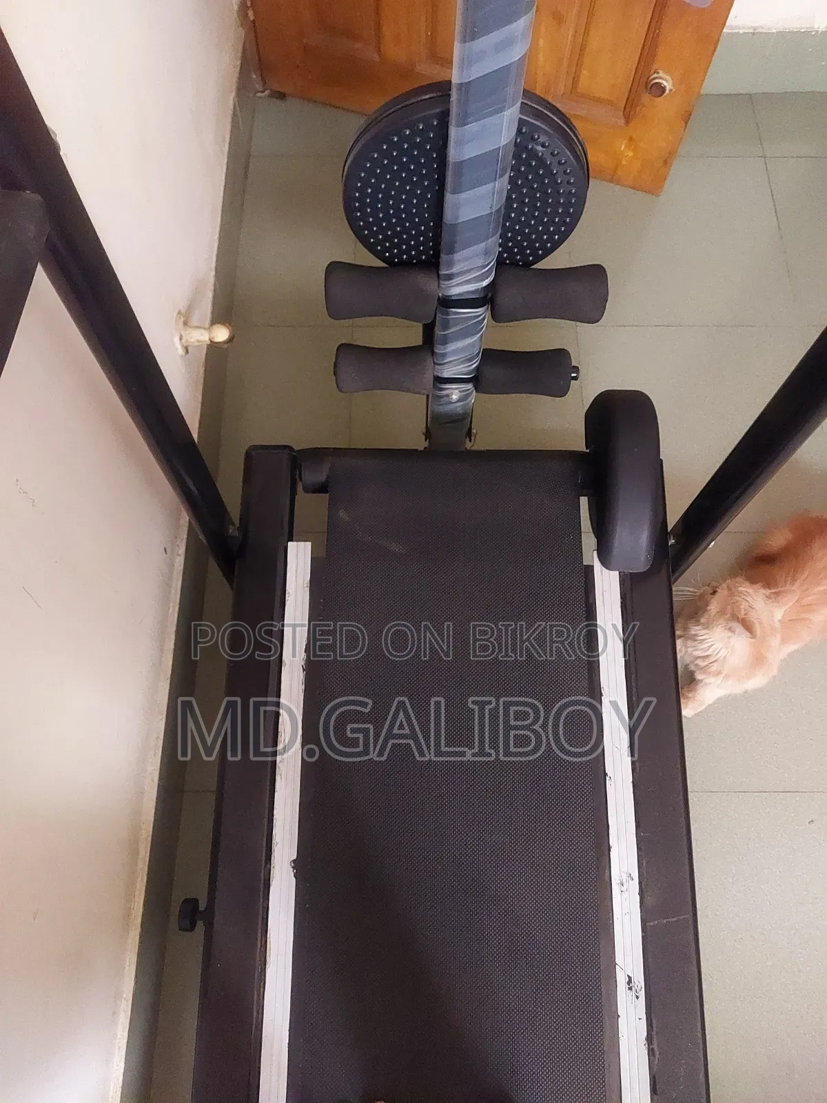 ম্যানুয়াল ট্রেডমিল। [সেল পোস্ট]