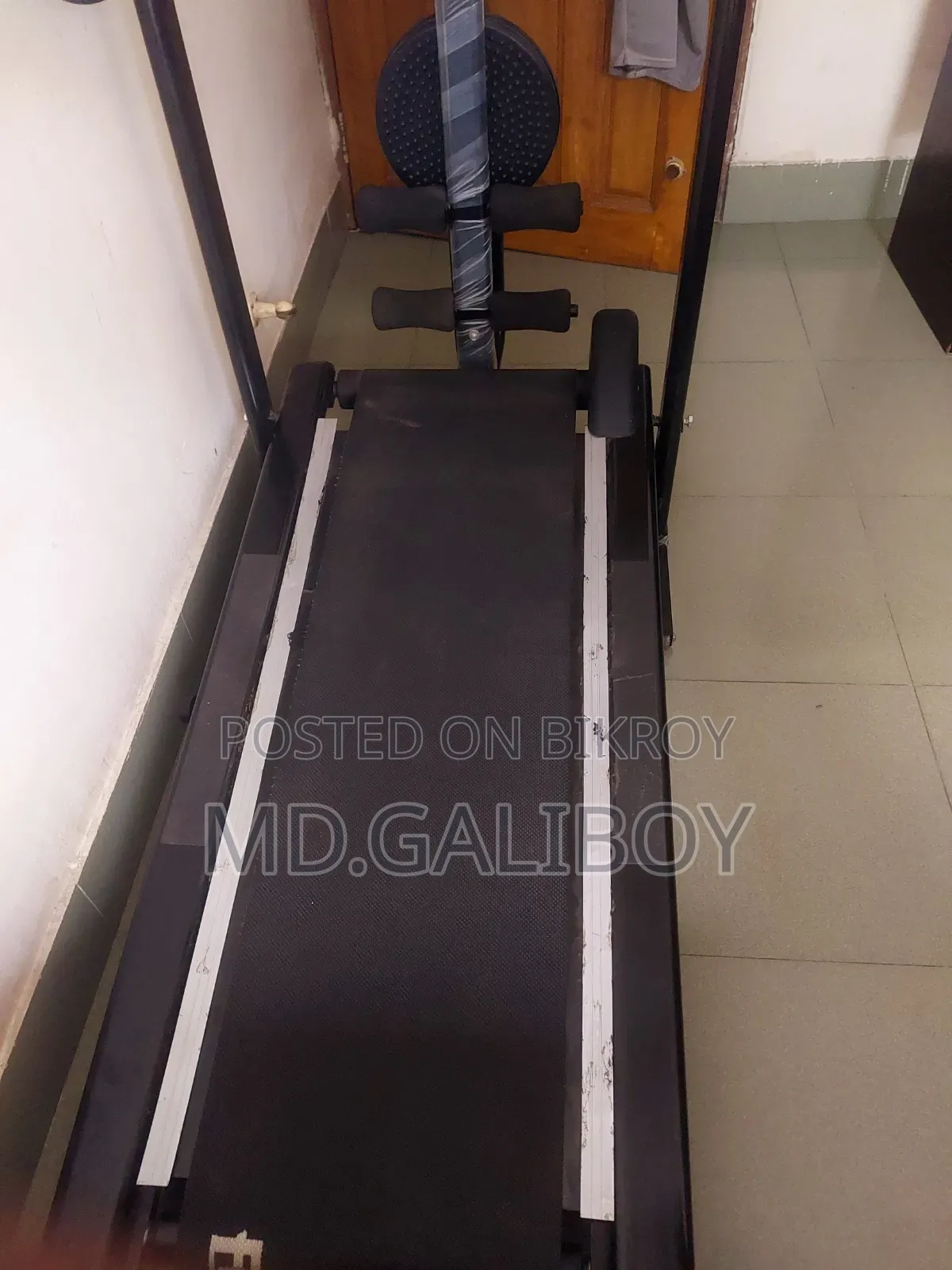 ম্যানুয়াল ট্রেডমিল। [সেল পোস্ট]
