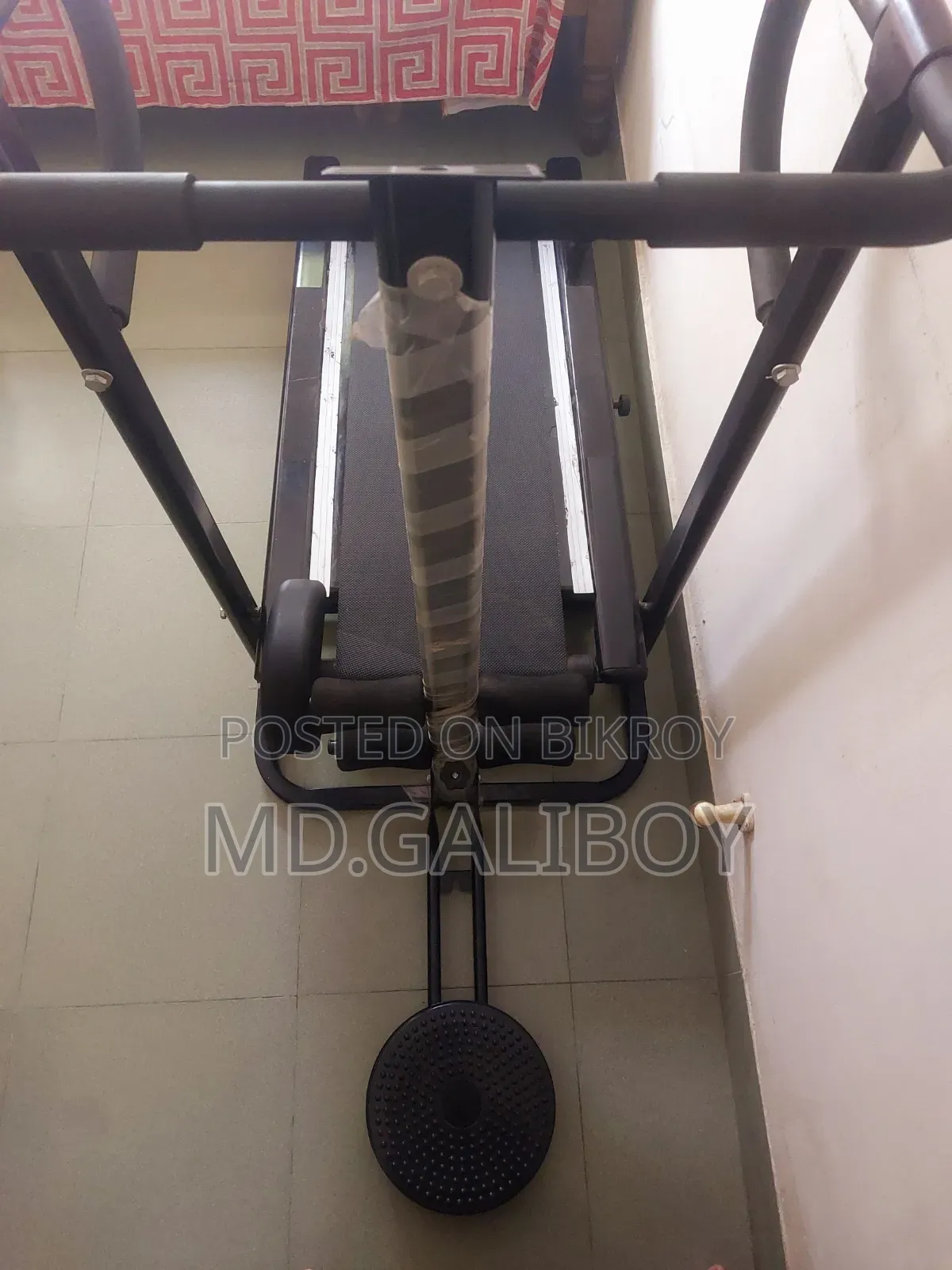 ম্যানুয়াল ট্রেডমিল। [সেল পোস্ট]