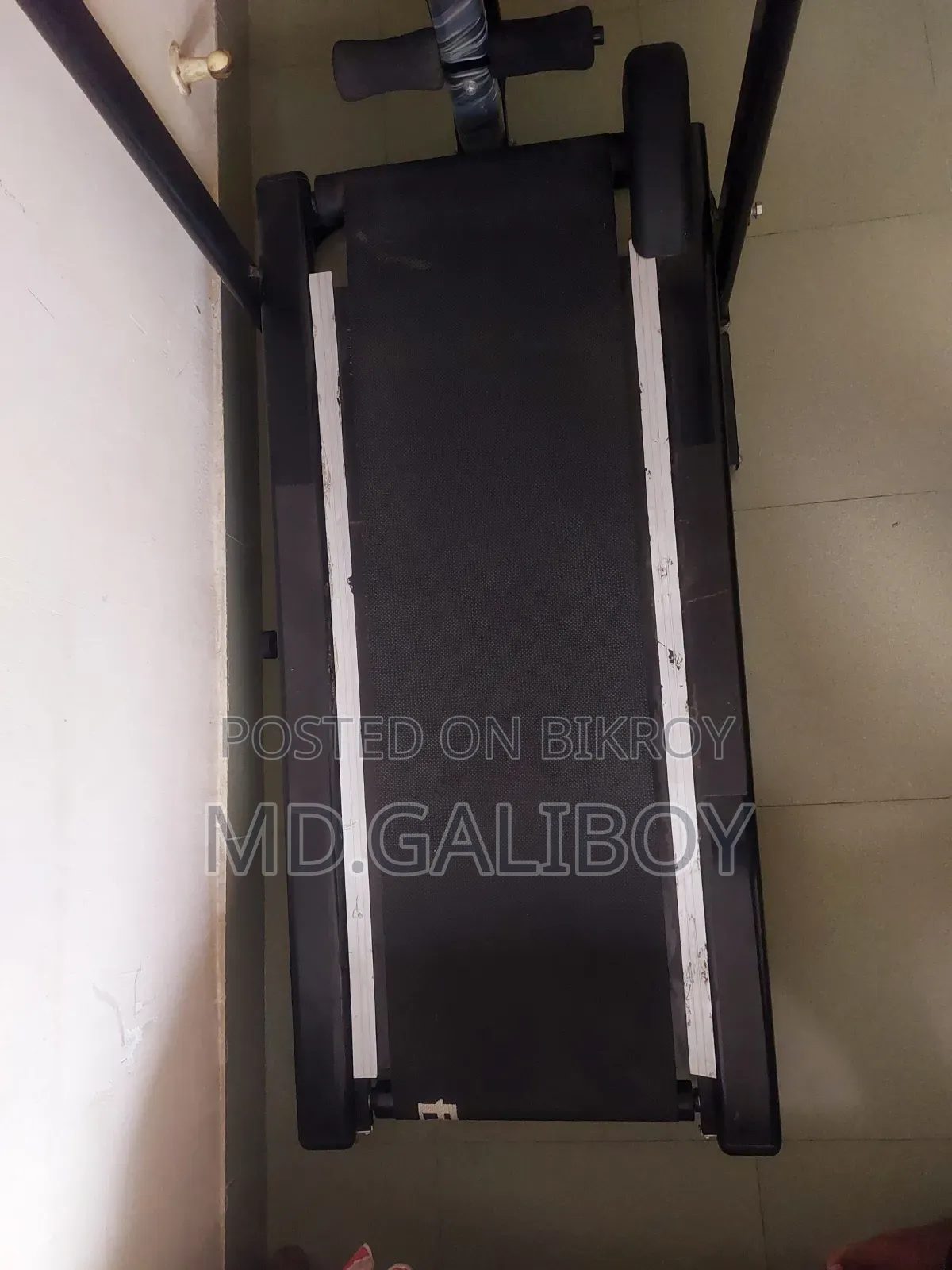 ম্যানুয়াল ট্রেডমিল। [সেল পোস্ট]