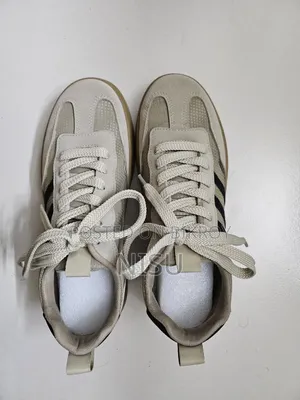 Sneakers Size 40