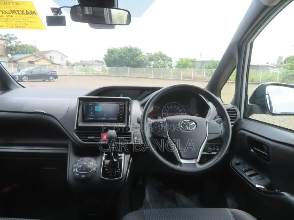 Toyota Noah 2021 Silver