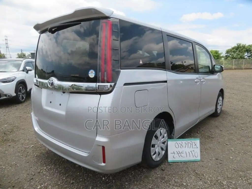 Toyota Noah 2021 Silver
