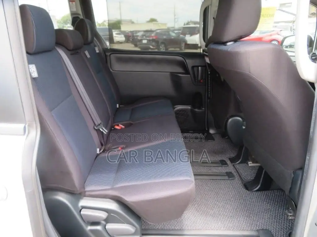 Toyota Noah 2021 Silver