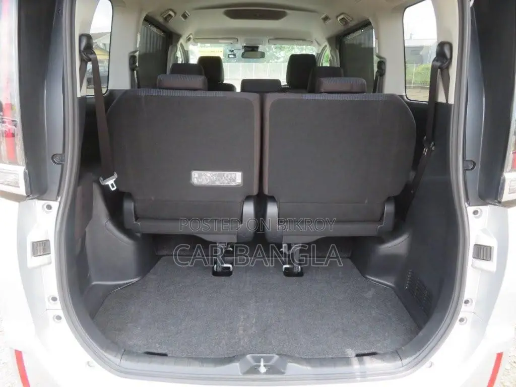 Toyota Noah 2021 Silver