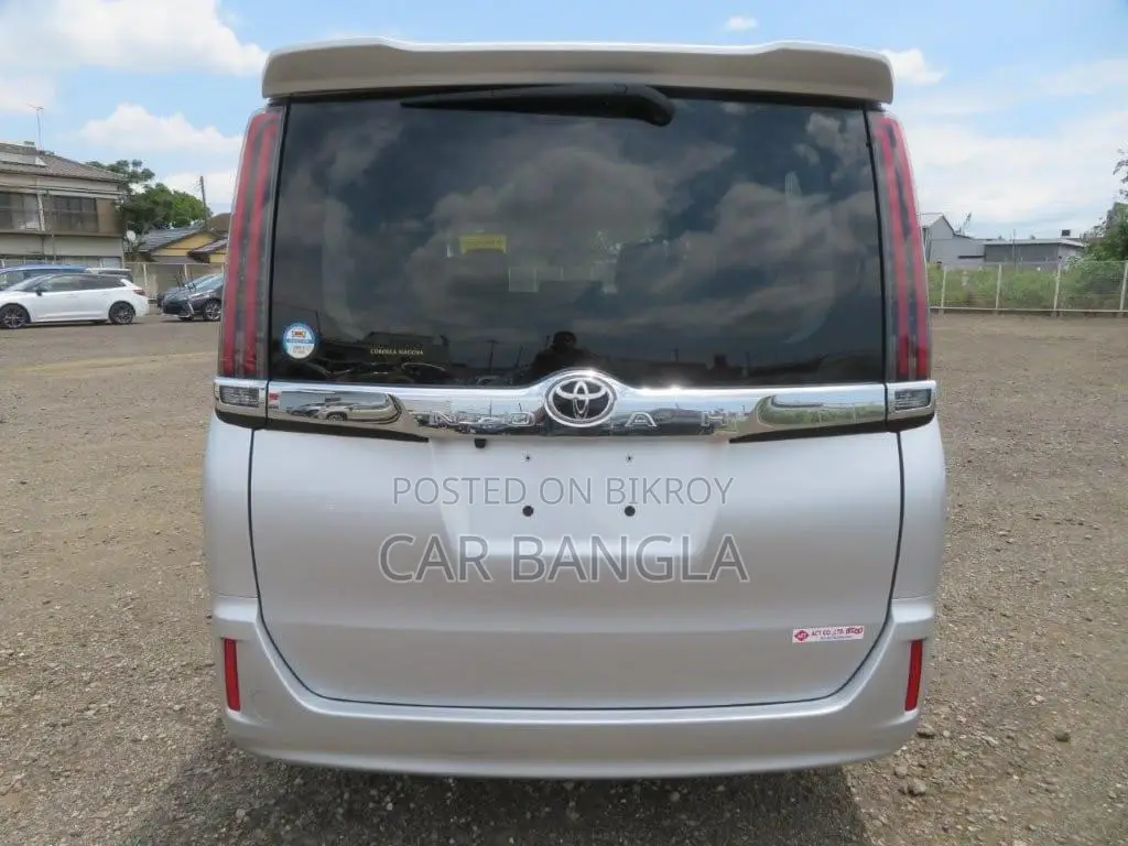 Toyota Noah 2021 Silver