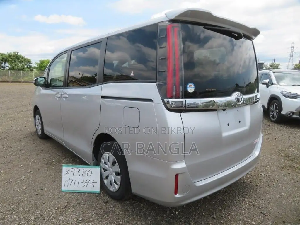 Toyota Noah 2021 Silver