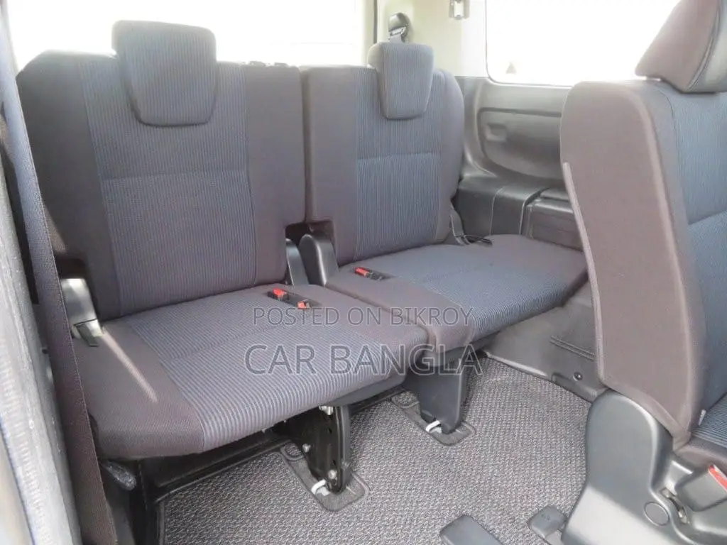 Toyota Noah 2021 Silver