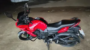 ইয়ামাহা ফেজার ভি১ ২০১৭ লাল