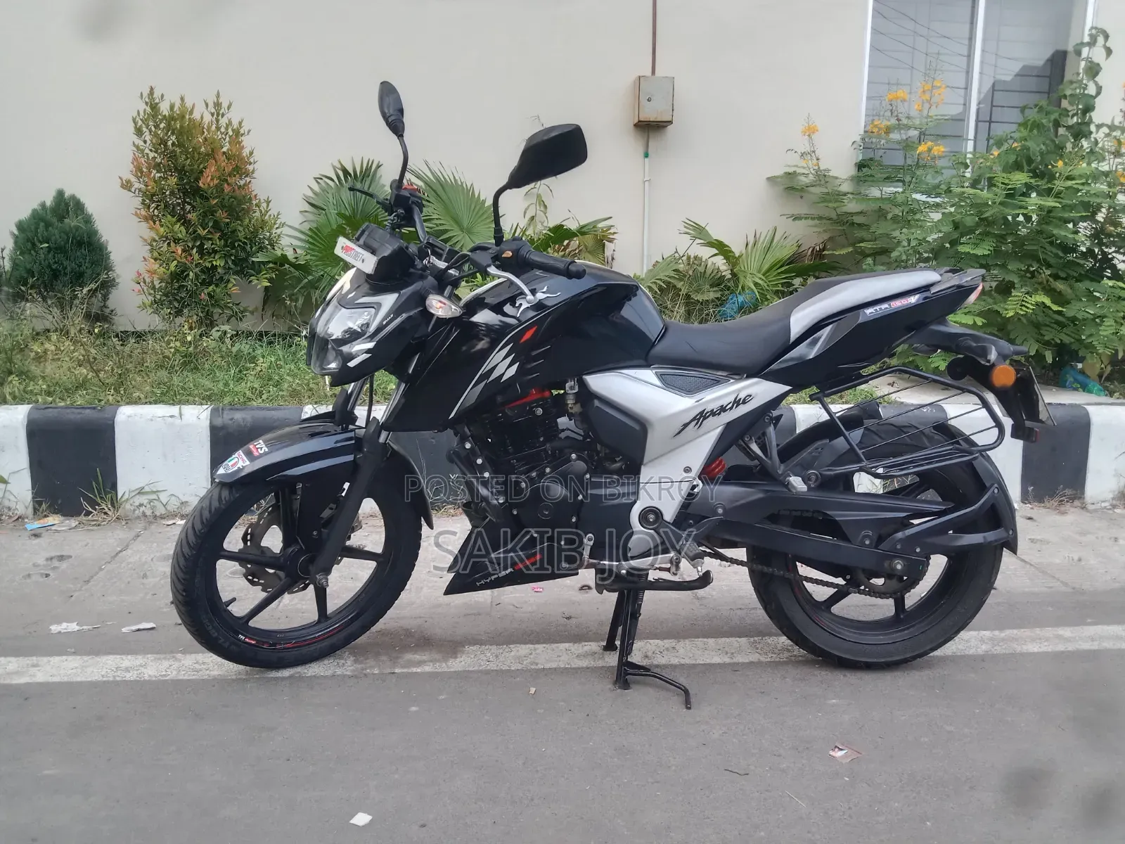 টিভিএস আপাচে ১৬০ ৪ভি ২০২২ কালো